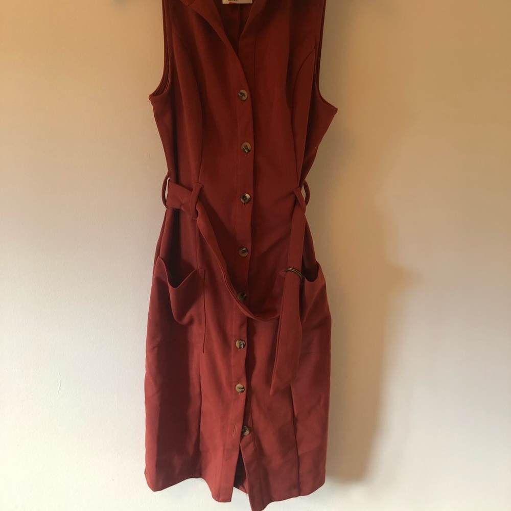 Rust coloured sleeveless midi dress with buttons